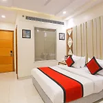 Hotel Worth Newly Bulit - New Delhi